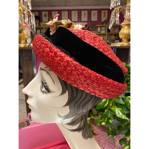 1950s red straw hat with flowers, breton boater, velvet flowers ribbon, easter - Picture 6 of 9
